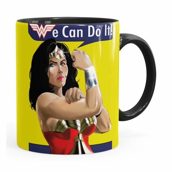 Caneca Mulher Maravilha We Can Do It! Preta