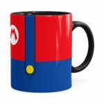 Caneca Super Mario Bros Mario Uniforme Preta