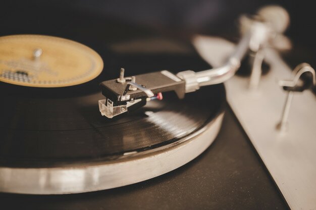 toca discos girando com vinil vintage