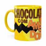 Caneca Peanuts Chocolate Com Amendoim Charlie Amarela