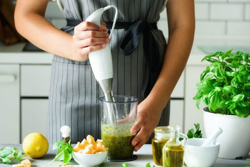 Mixer é Uma Opção Compacta Para Misturar E Triturar Alimentos